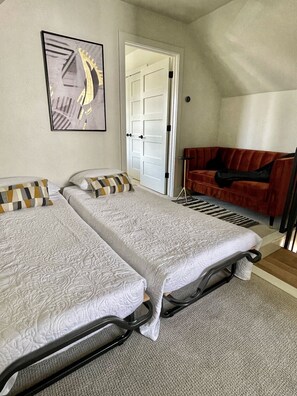 3 bedrooms, desk, free WiFi, bed sheets