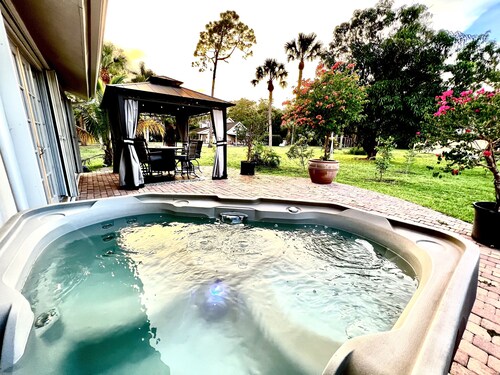  Naples Getaway House