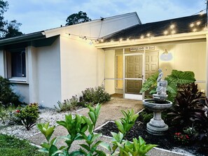 Exterior detail - Naples Getaway House (Naples)