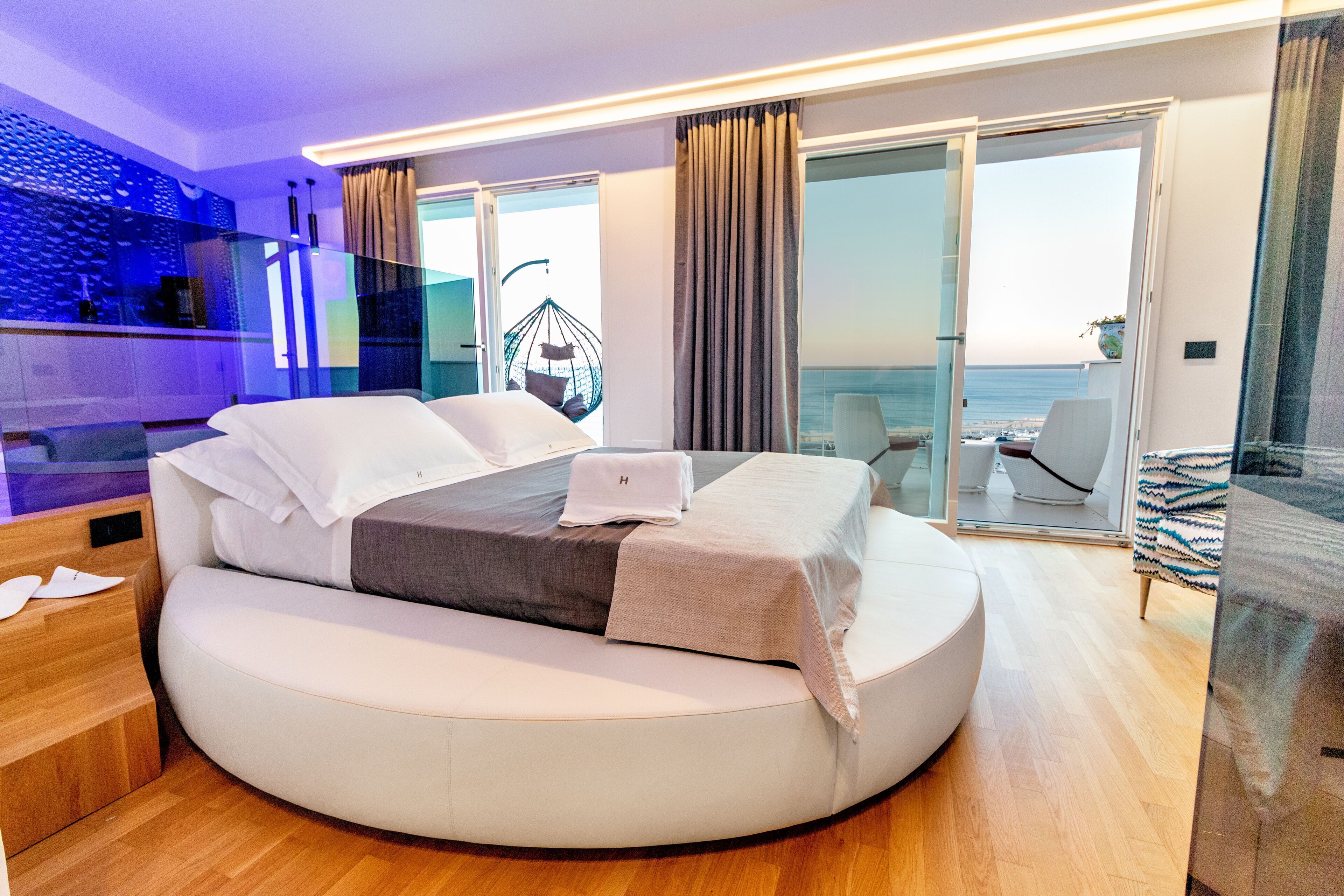Premium bedding, down comforters, in-room safe, desk