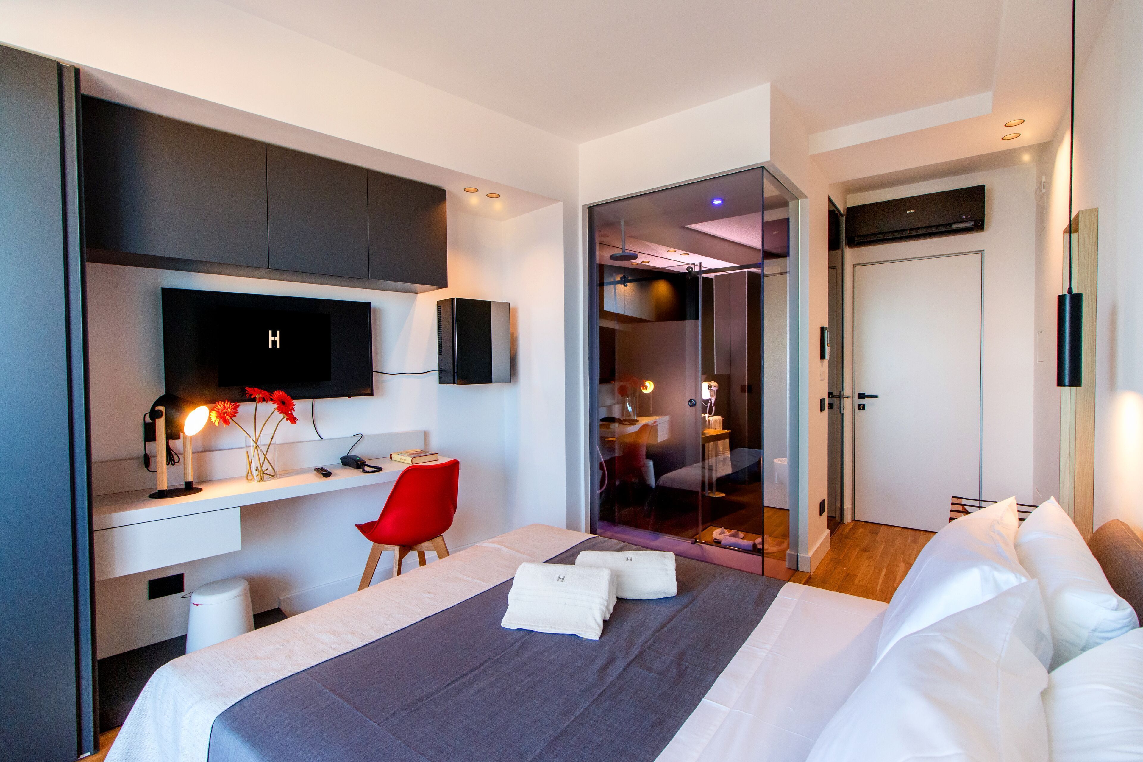 Premium bedding, down comforters, in-room safe, desk