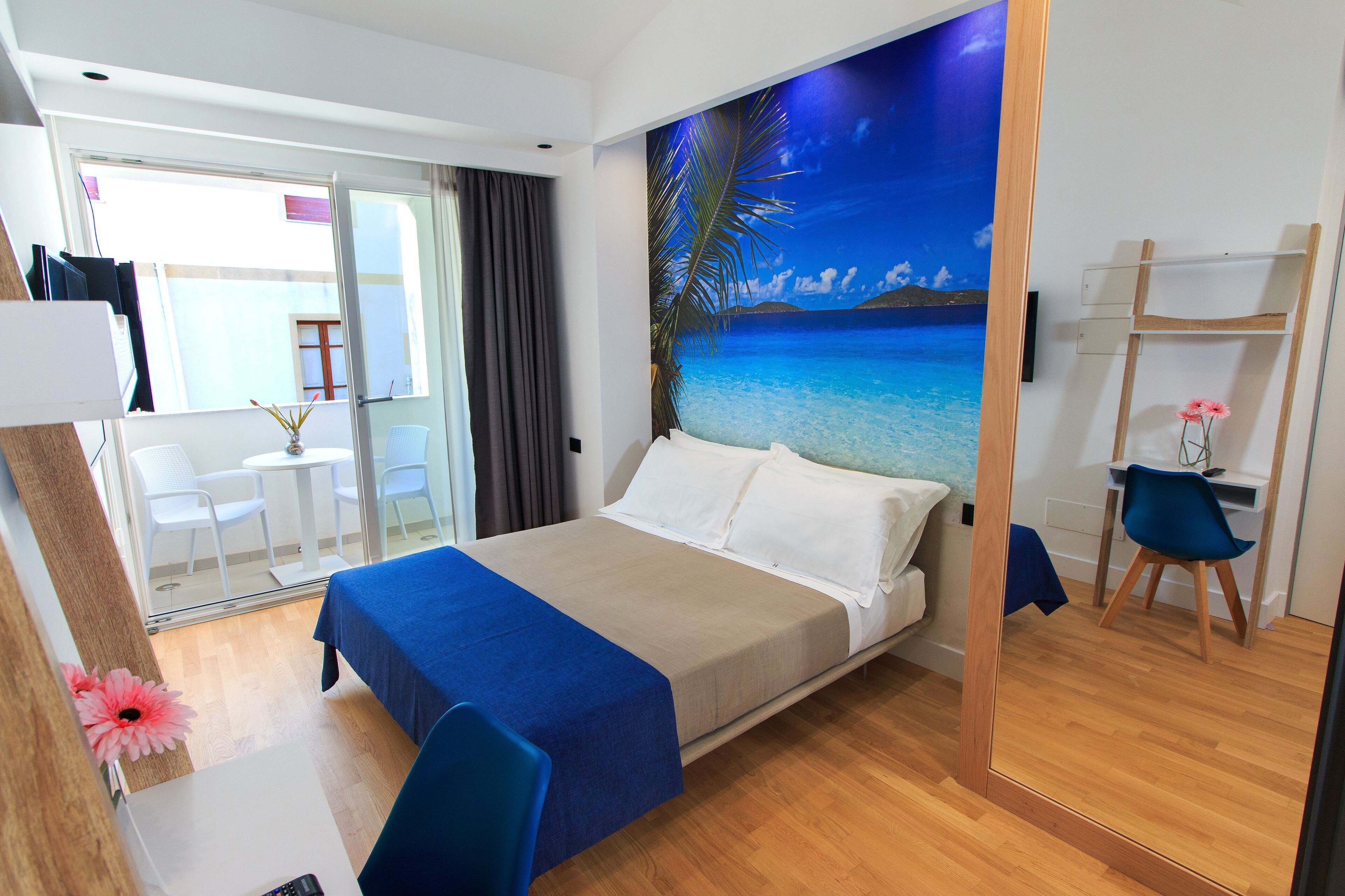 Premium bedding, down comforters, in-room safe, desk