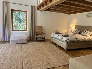 4 chambres, fer et planche à repasser, Wi-Fi, draps fournis