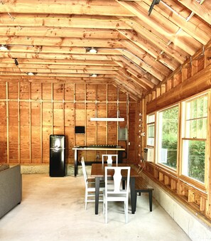 Dining - Walk to Love Lane! Immaculately renovated private cottage. (Mattituck)