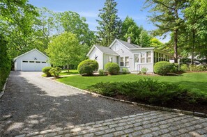 Exterior - Walk to Love Lane! Immaculately renovated private cottage. (Mattituck)