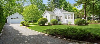 Walk to Love Lane! Immaculately renovated private cottage.