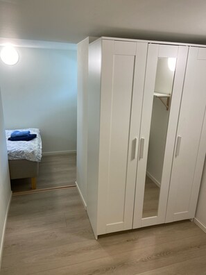 3 slaapkamers, een strijkplank/strijkijzer, wifi