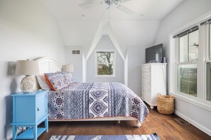 4 bedrooms, iron/ironing board, WiFi