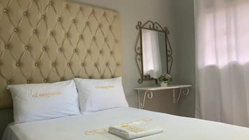 Junior Room, 1 Katil Ratu (Queen), City View | Seterika/papan seterika, Wi-fi percuma, cadar katil