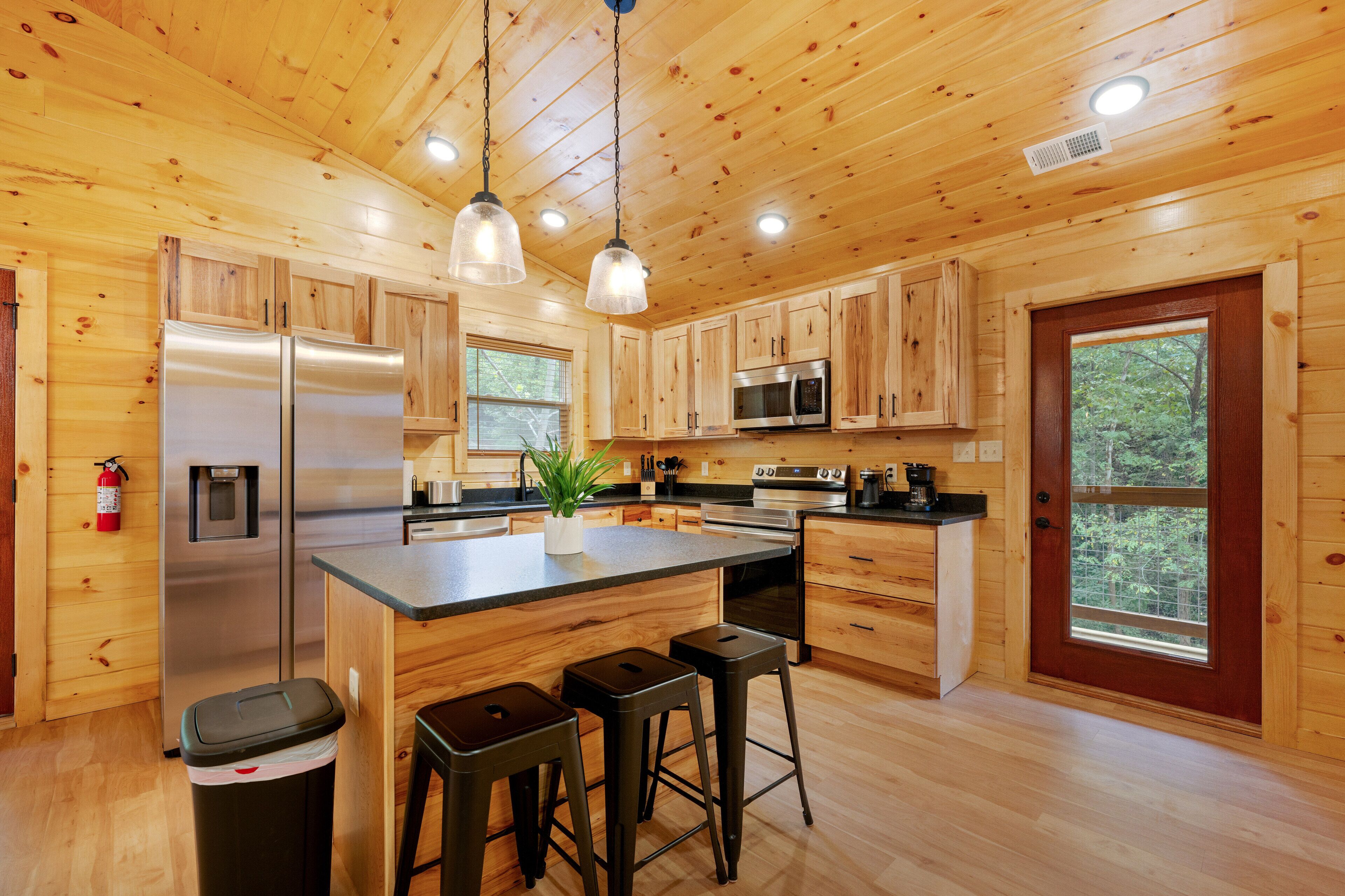 ثلاجة، ميكروويف، فرن، موقد طهي مسطح