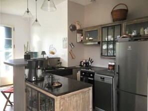 Réfrigérateur, four, plaque de cuisson, lave-vaisselle