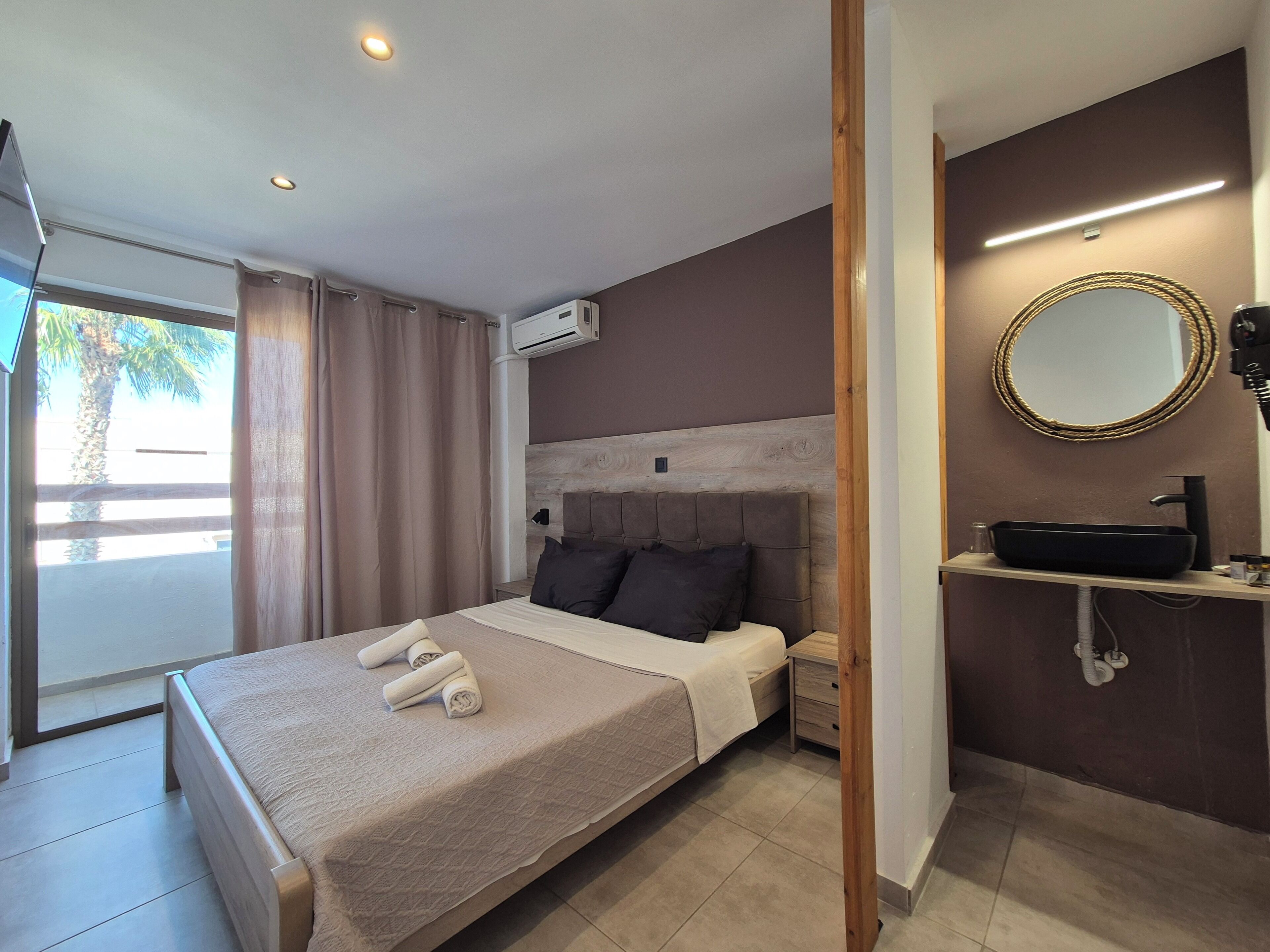 Comfort Double Room, Balcony, Garden View | Wi-fi percuma, cadar katil 