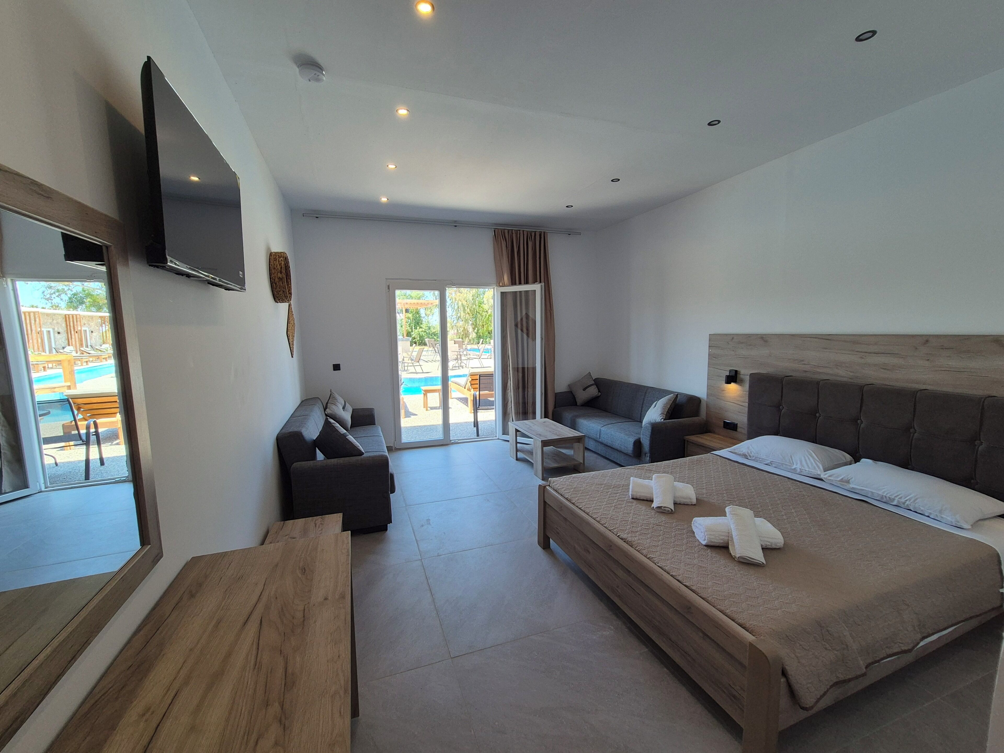 Deluxe Double Room, Pool Access