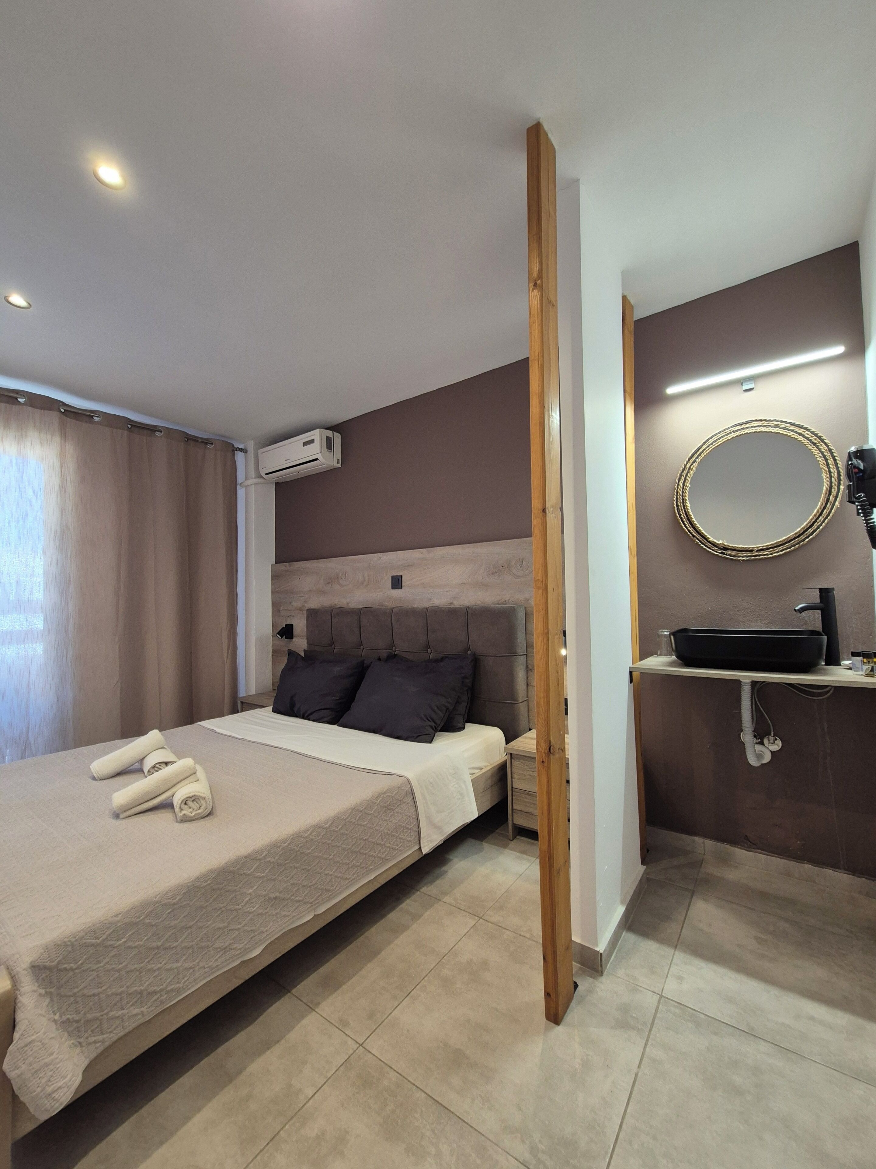 Chambre Confort double, balcon, vue sur le jardin | Accès au Wi-Fi (inclus), literie fournie