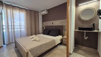 Habitación Confort doble, balcón, vistas al jardín | Wifi gratis y ropa de cama