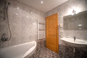 Bruser, hårtørrer, håndklæder