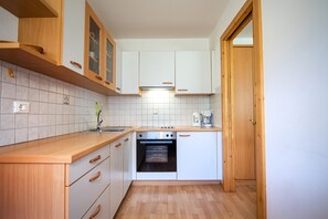 KĂŒhlschrank, Ofen, Herdplatte, GeschirrspĂŒler