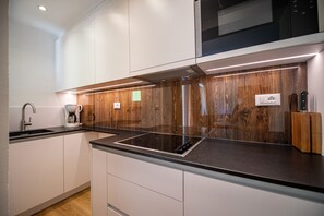 Réfrigérateur, micro-ondes, cafetière/bouilloire