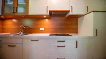 Fridge, microwave, dishwasher, coffee/tea maker