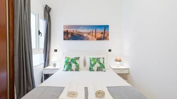 2 slaapkamers, een strijkplank/strijkijzer, gratis wifi, beddengoed