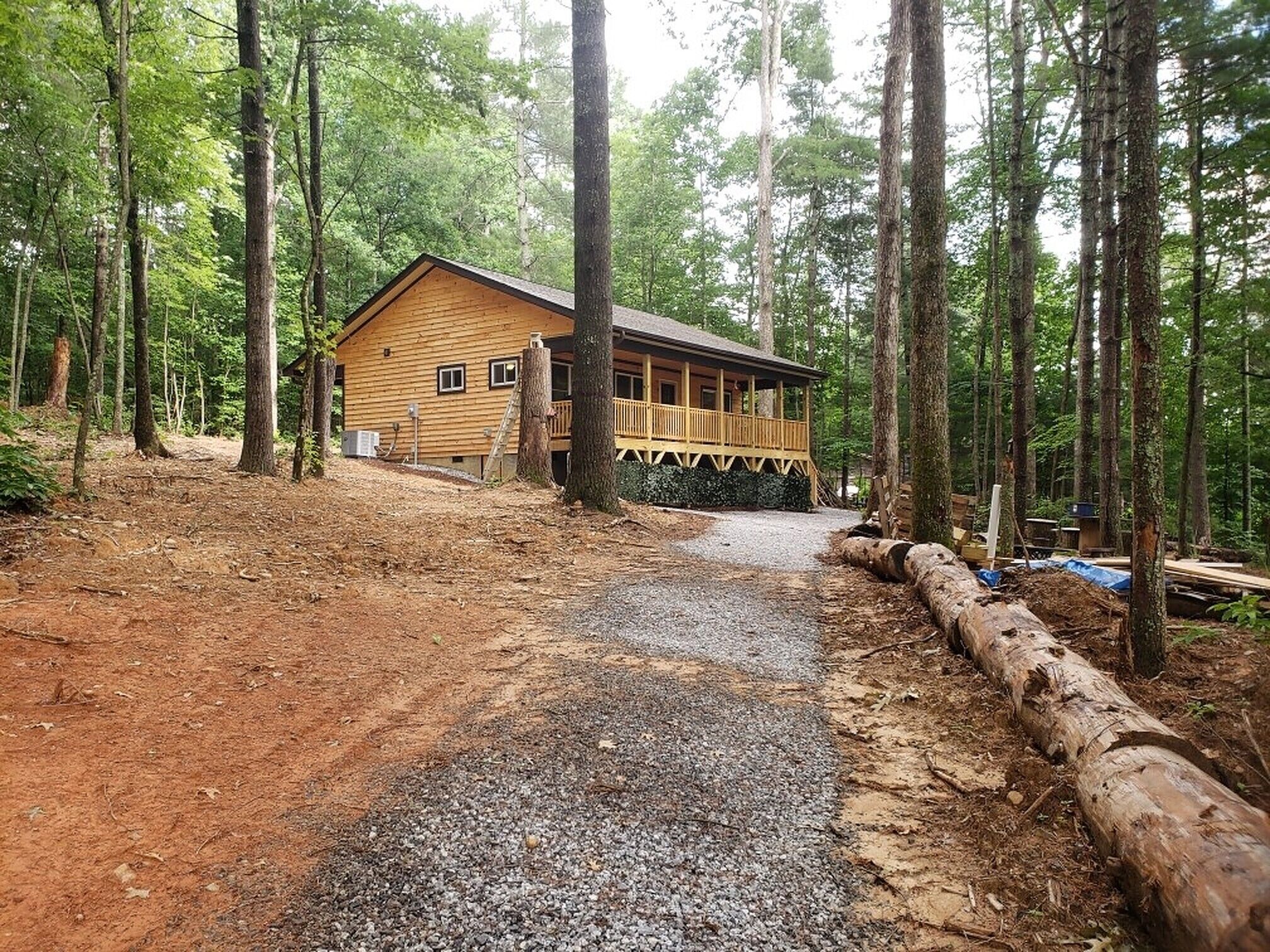 Newly built private cozy cabin 15 min to Hendersonville, Lake Lure, Chimney Rock
