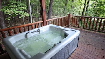 Bañera de hidromasaje al aire libre