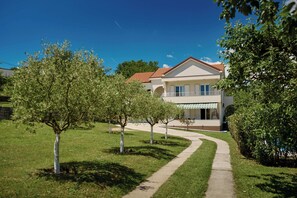 Exterior - Captivating 4BD Villa with Outdoor Pool and Garden (Herceg - Novi)