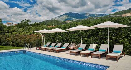 Captivating 4BD Villa with Outdoor Pool and Garden