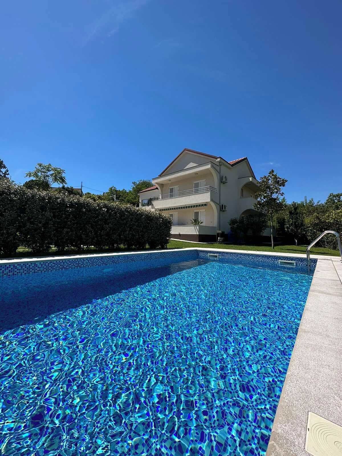 Outdoor pool, a heated pool