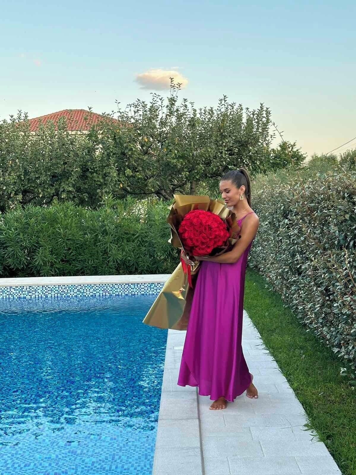 Utendørsbasseng og et oppvarmet basseng