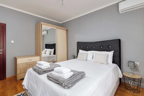 4 bedrooms, desk, iron/ironing board, free WiFi - Captivating 4BD Villa with Outdoor Pool and Garden (Herceg - Novi)