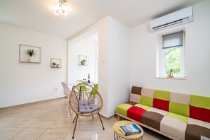 TV - Apartment Ding Dong - Two Bedroom Apartment with Balcony (Dubrovnik)