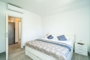 1 camera, Wi-Fi, lenzuola