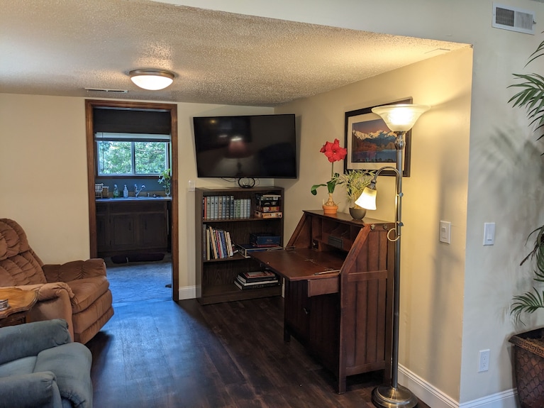Huntsville Habitat Perfect Long-term - King Bed! - Huntsville, AL