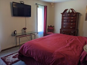 3 bedrooms, iron/ironing board, free WiFi, bed sheets