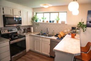 Private kitchen - Ponderosa Condo (Jackson)