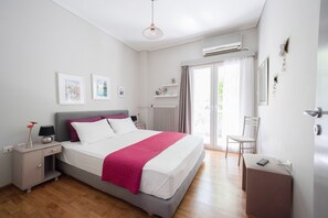2 bedrooms, iron/ironing board, WiFi, bed sheets - Heart of Koukaki flat, near Acropolis & Filopappou (Athens)