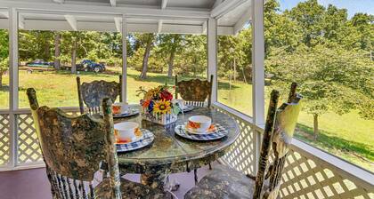 Fishing Haven with Boat Launch and 20 minutes from downtown.