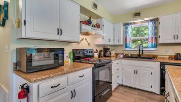 Frigorífic, microones, forn i placa de cuina