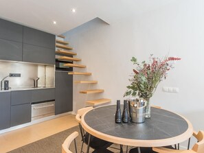Interior - Lovely apartment with big private terrace in Sant Gervasy for monthly rentals (Barcelona)