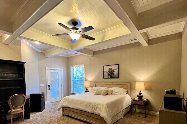 1 slaapkamer, een bureau, een strijkplank/strijkijzer, gratis wifi