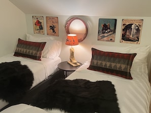 5 bedrooms, iron/ironing board, free WiFi, bed sheets