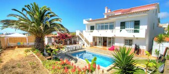 Living Lodge Portugal - Private Shower w/Pool View