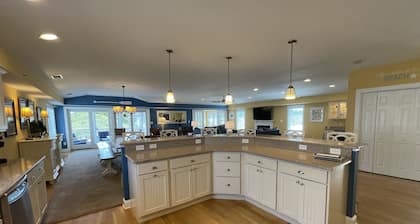 Beautiful Oceanside House in Fenwick Island DE with 12 Person Hot Tub