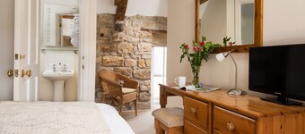 Shepherds Retreat - Self catering accommodation sleeping 4 guests in 2 bedrooms