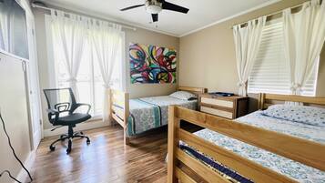 4 habitaciones, tabla de planchar con plancha, wifi y ropa de cama