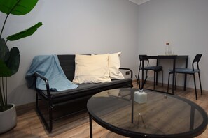 TV, Netflix, streaming services - Lovely & cosy apartment close to Town and Train Station (Northampton)