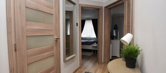 Modern & cosy apartment close to Town and Train Station
