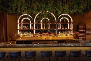 4 bars/lounges, rooftop bar, piano bar - Moxy NYC Lower East Side (New York)