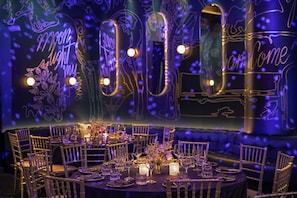 4 bars/lounges, rooftop bar, piano bar - Moxy NYC Lower East Side (New York)